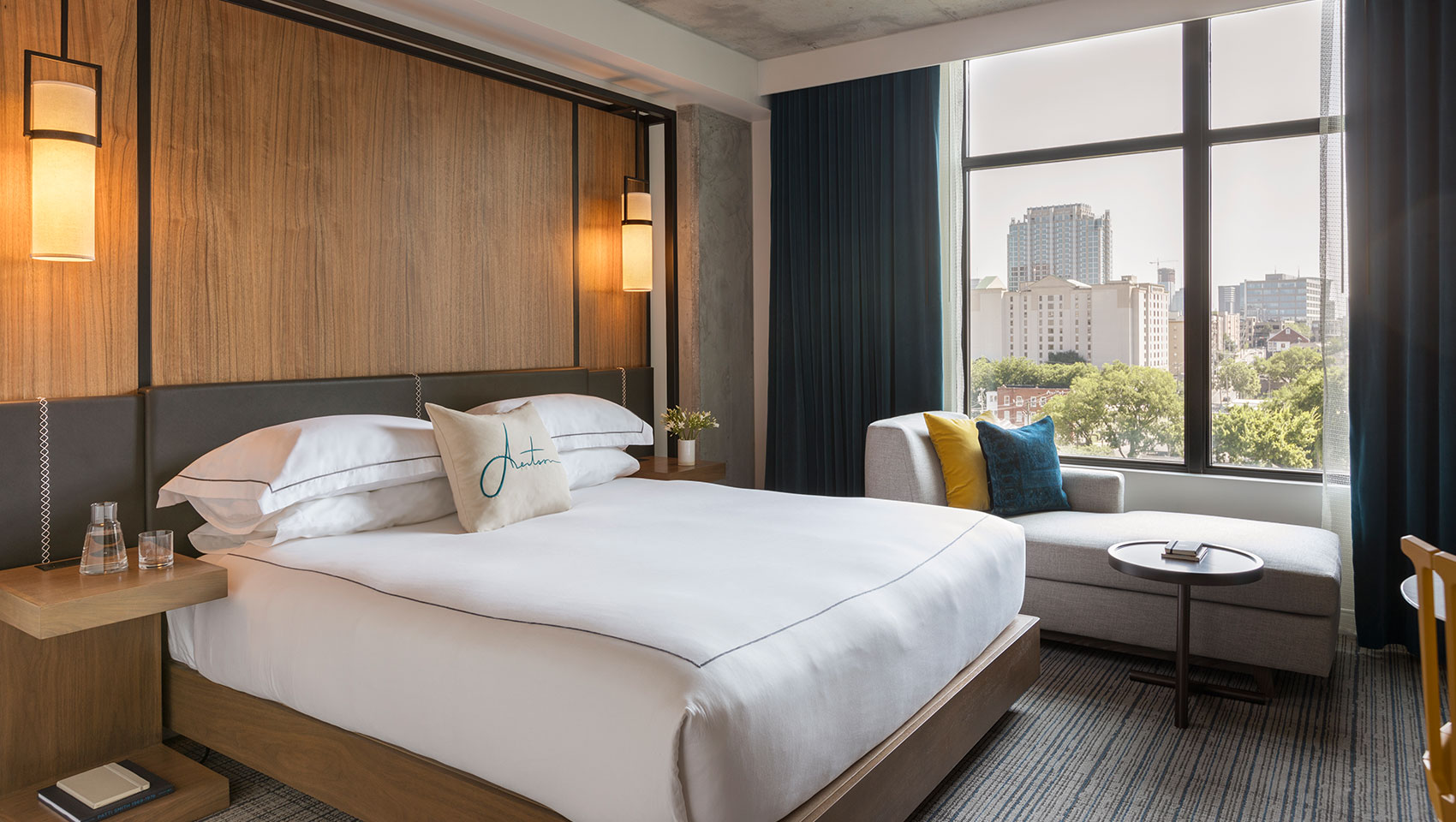 hotel king room with view